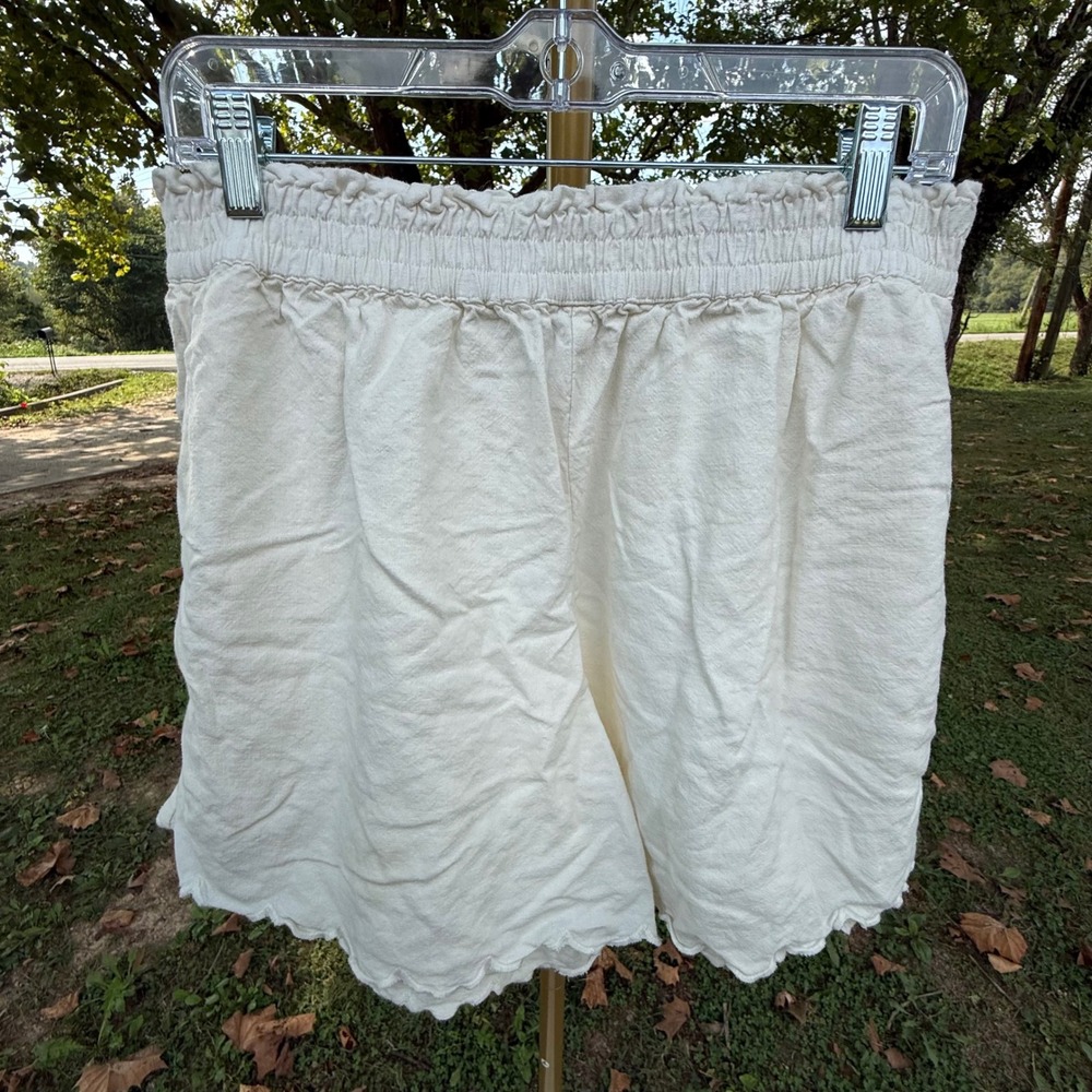 Time and Tru Womens Cream Linen Blend Scalloped Hem Smocked Shorts Large 12-14